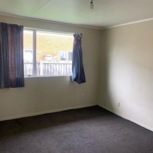 Convenient location on York - Photo 2