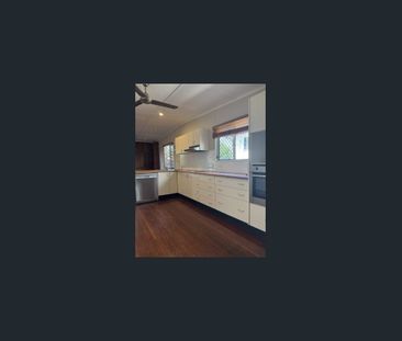 3 Bedroom Split Level Home – Large sunken Lounge – Established Gardens - Photo 3