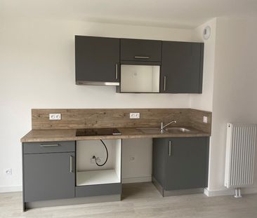 Location Appartement 3 pièces 63m² ST JEAN DE LA RUELLE 45140 - Photo 2