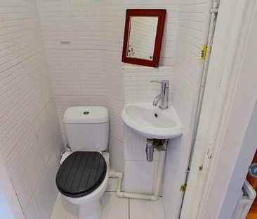 1 bedroom in a flat share to rent - Photo 6