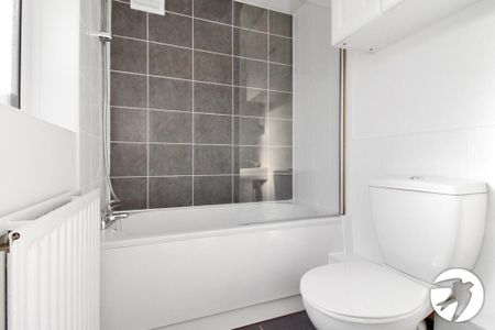 2 bedroom end of terrace house to rent - Photo 2