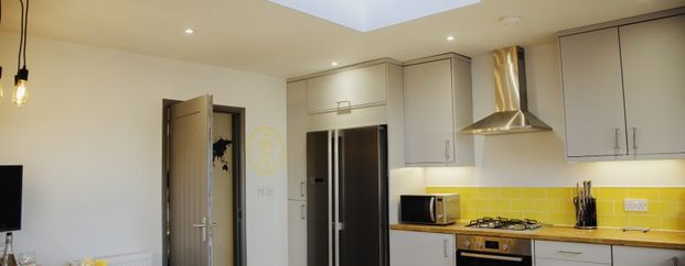 Smart, quiet room, Close to Town Centre - Photo 1