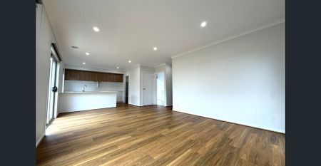 Brand New Modern Family Home 4 bed 2 bath available now! - Photo 4