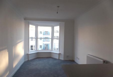 3 bedroom flat to rent - Photo 3