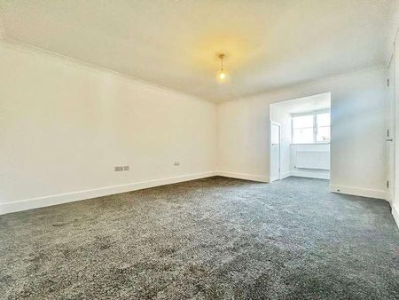 London Road, Slough, SL3 - Photo 2