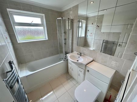 2 Bedroom Flat To Let - Photo 5