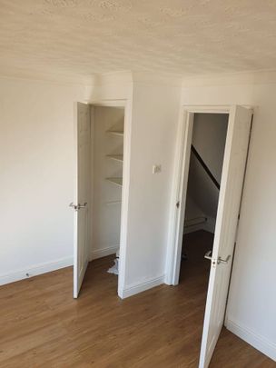 2 Bed Flat, Taranto Road, SO16 - Photo 1