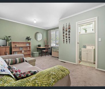 Charming Home - Photo 2