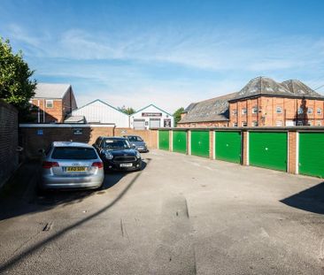 3 bedroom flat to rent - Photo 3