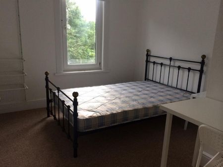 4 bedroom House To Let - Photo 4