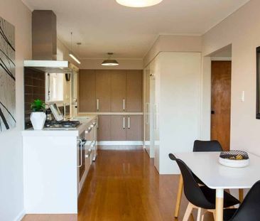 Sun drenched north facing house! - Photo 2