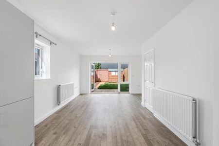 2 bedroom terraced house to rent - Photo 2