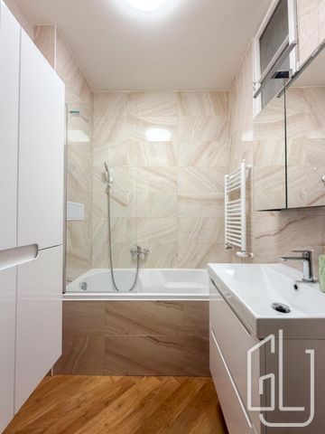 Apartment for rent, 2+kk - 1 bedroom, 64m - Photo 3