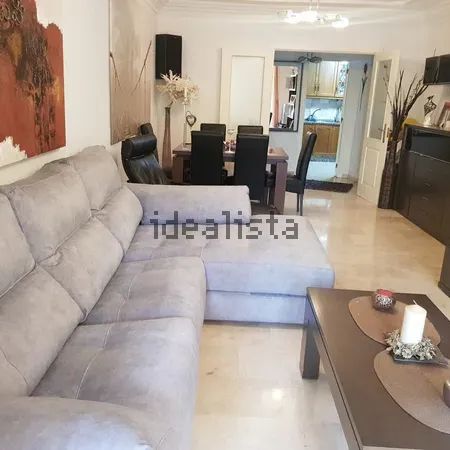 Alquiler de piso en Calle Romería del Rocío - Photo 1