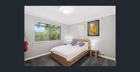 Fully furnished newly renovated townhouse adjacent to golf course available immediately for medium and long term stays - Photo 4