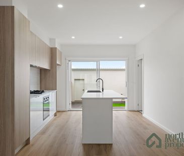 Big, Bold & Built to Impress – 4 Bedroom Townhouse Living on Anothe... - Photo 1