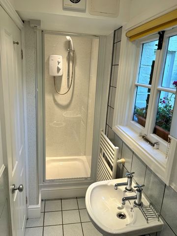 1 Bed Flat, Brackenbury Road, W6 - Photo 4