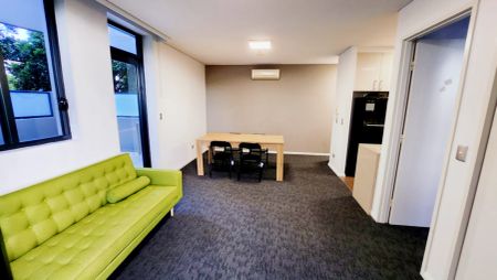 2 bedroom 2 bathroom - Photo 3