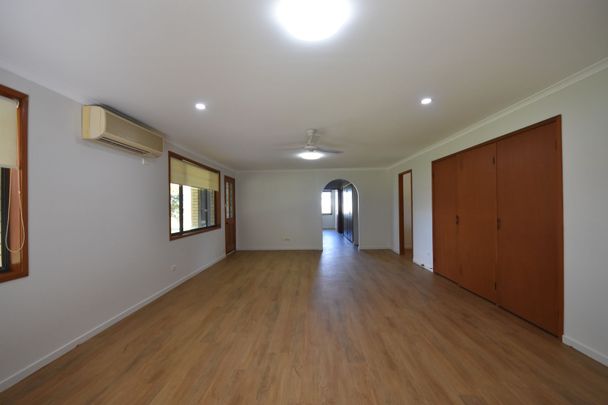 3 Bedroom Home only 5 minutes from town - Photo 1