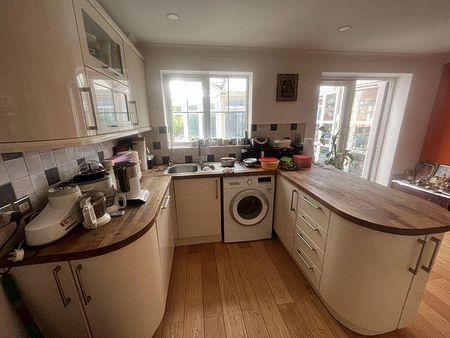 3 bedroom semi-detached house to rent - Photo 3