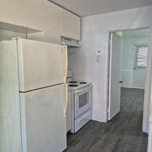 Très jolis studios à louer à partir du 1er juillet en plein coeur de Rosemont - Photo 2