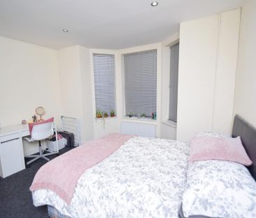8 bedroom terraced house to rent - Photo 4