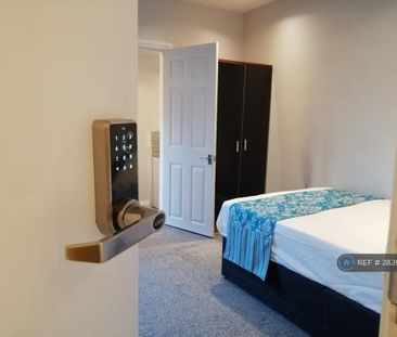 5 bedroom end of terrace house to rent - Photo 3