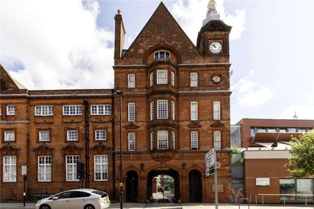 A two double bedroom, two bathroom flat set on the first floor of this attractive Grade II listed building with concierge. - Photo 4