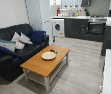 Flat 1, 30 Russell Street, , Cardiff, CF24 3BG - Photo 4