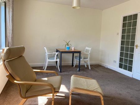 2 bedroom private hall to rent - Photo 2