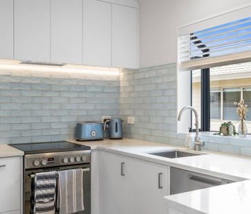 Modern renovated home in a convenient location - Photo 6