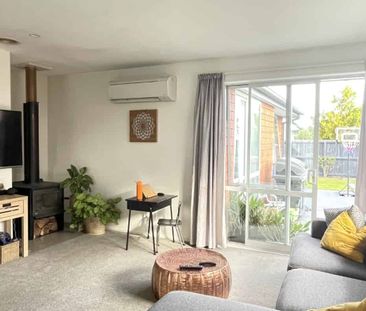 Spacious 3-Bedroom Family Home! - Photo 3