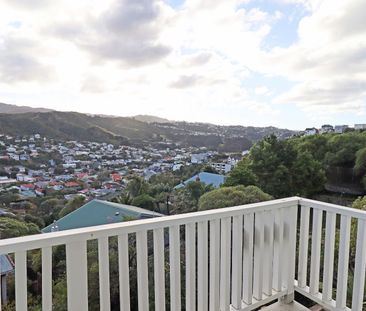 Sunny 3-Bedroom Home with Views in Island Bay - Photo 5