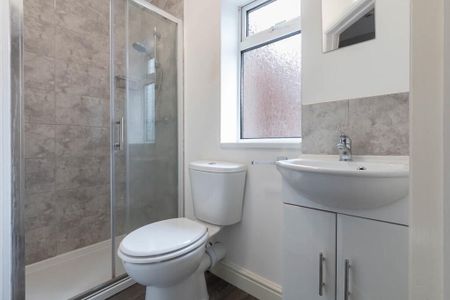 Room in a Shared House, Jennings Avenue, M5 - Photo 5