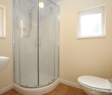 4 bedroom terraced house to rent - Photo 4