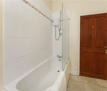 Well-presented one bedroom top floor apartment in the desirable are... - Photo 2