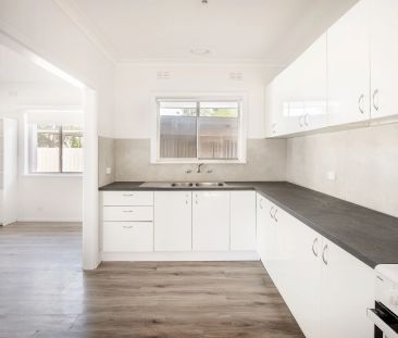 Modern Comfort & Exceptional Space in North Albury - 270 Kooba Street - Photo 5
