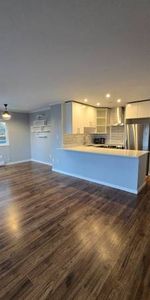 Renovated 2 beds 1.5 baths in Mount Pleasant East - Photo 4