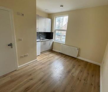 Studio Flat, Bowes Road, N13 - Photo 1