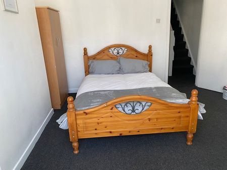 Room in a Shared House, Ash Grove, L15 - Photo 4