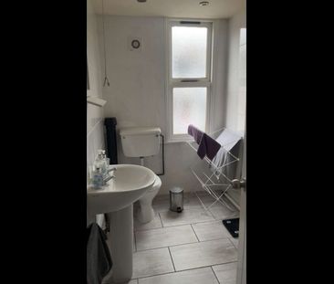 Room in a Shared House, Kimbolton Ave, NG7 - Photo 3