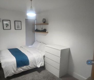 3 bedroom flat to rent - Photo 6