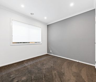 Former Display Home now available for rent! - Photo 3