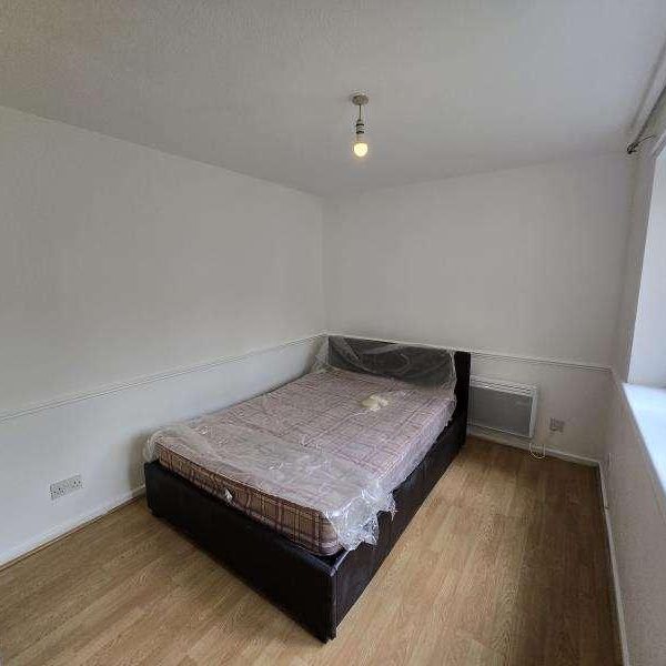 Swaythling Close, Edmonton, N18 - Photo 1