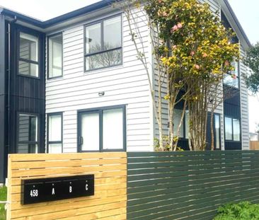 Brand new four bedroom home! - Photo 3