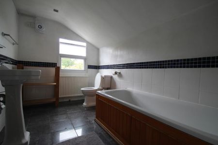 5 bedroom end of terrace house to rent - Photo 4