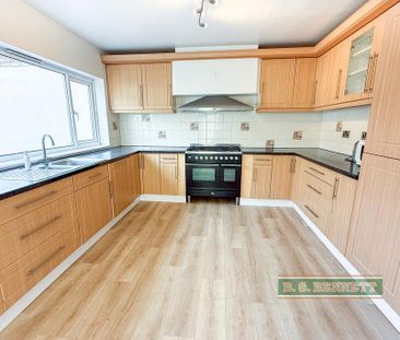 3 bedroom semi-detached house to rent - Photo 5