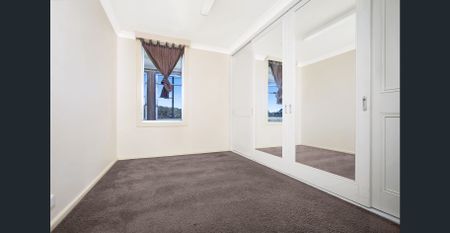 LOW MAINTENANCE LIVING IN PRIME LOCATION!! - Photo 2