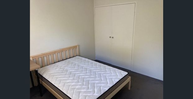 ✨ Modern Furnished 2-Bedroom Apartment in Rosebery | Prime Location | Easy Access to UNSW & USYD - Photo 1