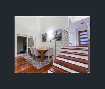 THE FAMILY ENTERTAINER - Photo 5